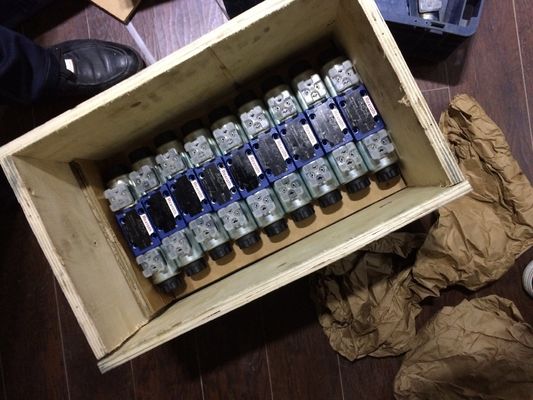 Гидравлический клапан управления для асфальтировщика