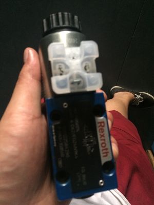 Гидравлический клапан управления для асфальтировщика