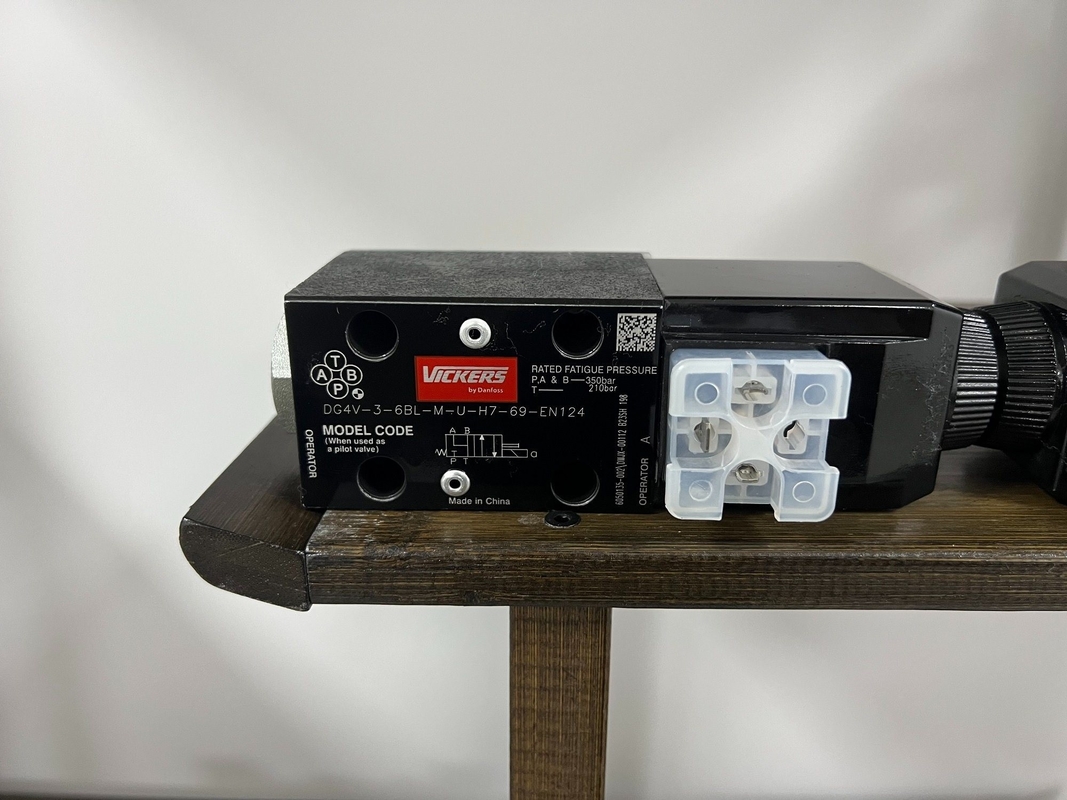 Пакет Размер 5.00cm * 6.00cm * 7.00cm Соленоидный клапан из литого железа Dg4V-3-6bl-M-U-H7-69-En124