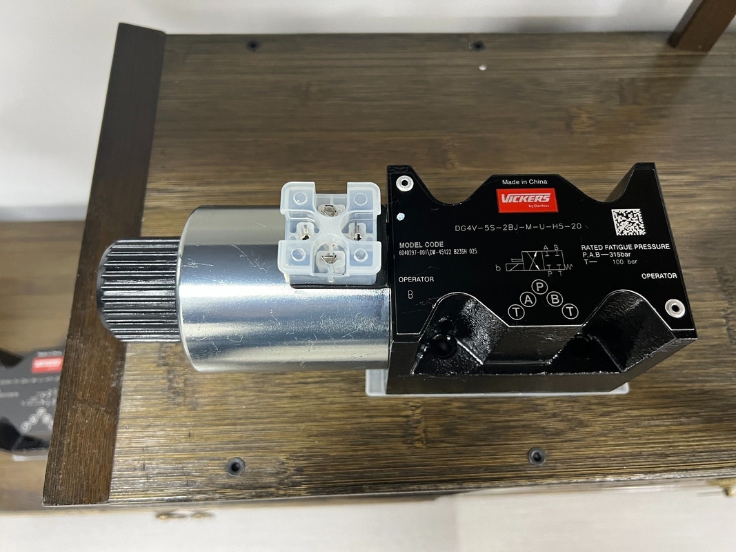 Гидравлический соленоидный клапан Dg4V-5s-2bj-M-U-H5-20 с 5.00cm * 4.00cm * 5.00cm Размер пакета